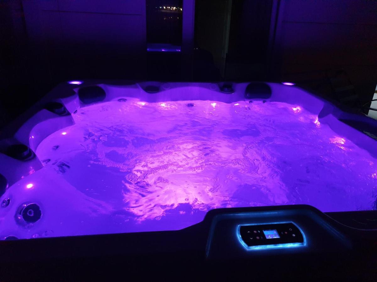 Abelia, Two Terraces, Hot Tub, Free Parking Apartamento *