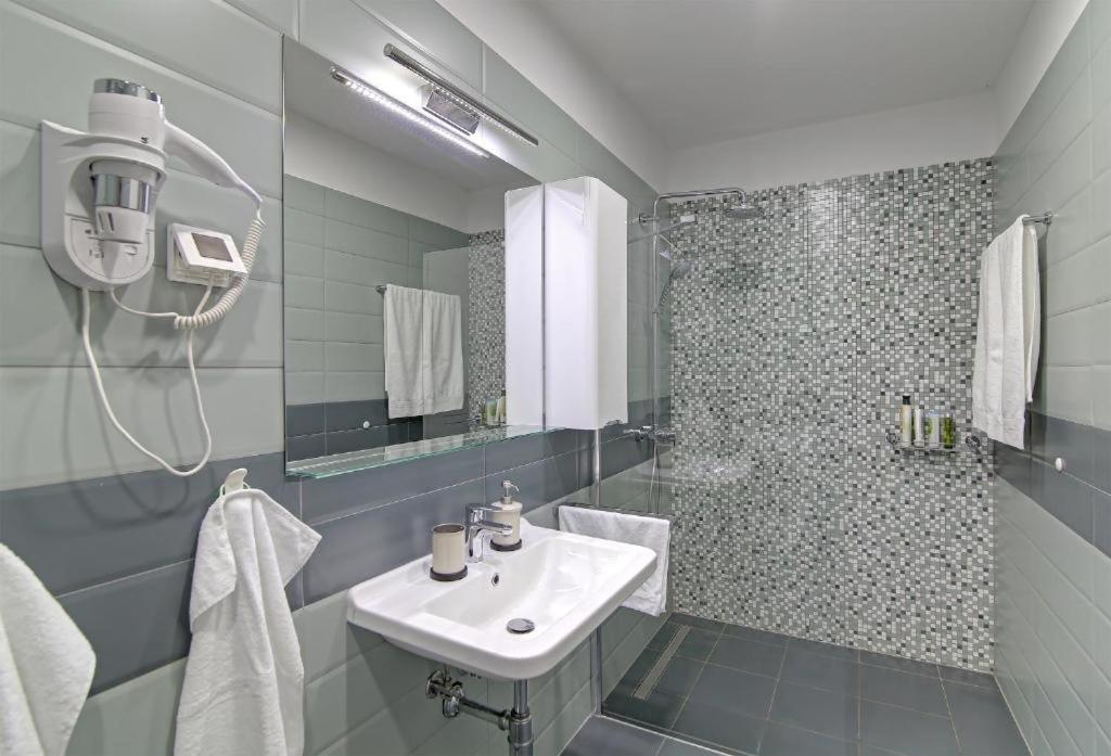 Abelia, Two Terraces, Hot Tub, Free Parking Apartamento
